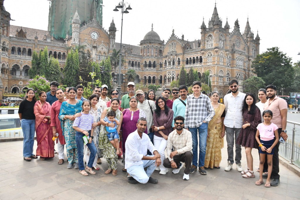 Mumbai Darshan tour group at Chhatrapati Shivaji Maharaj Terminus